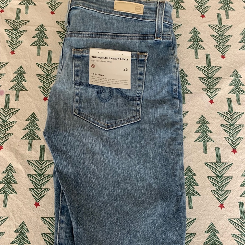 NEW WITH TAGS!! AG Farrah Skinny Ankle